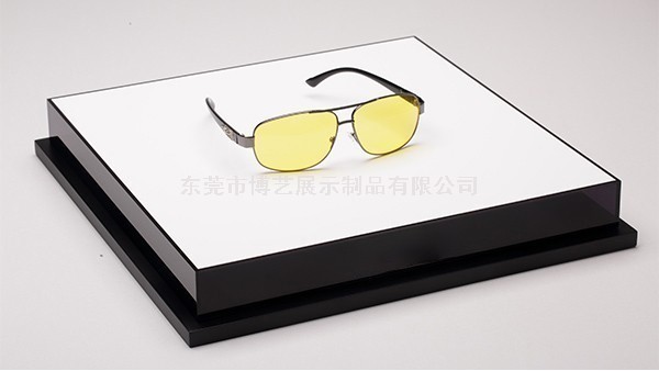 多少面的亞克力展示架展示效果更好呢？