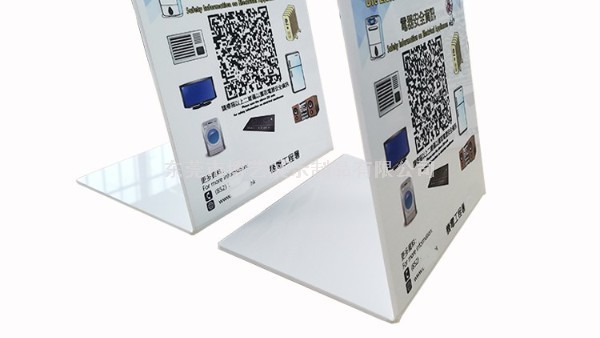 作為亞克力展示架廠商，應(yīng)該怎樣做展示架才不會發(fā)黃呢？